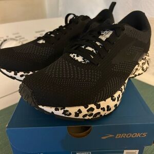 WOMENS Brooks revel 5 Energize size 10 medium